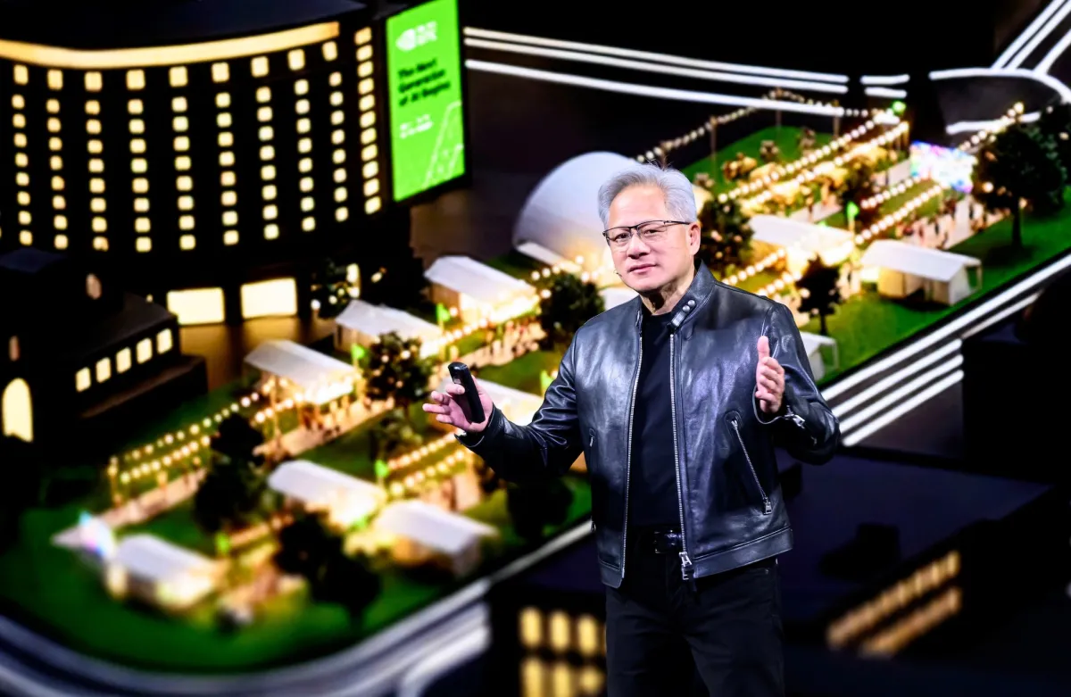 黄仁勋解释英伟达为何明年将惊人增长70%